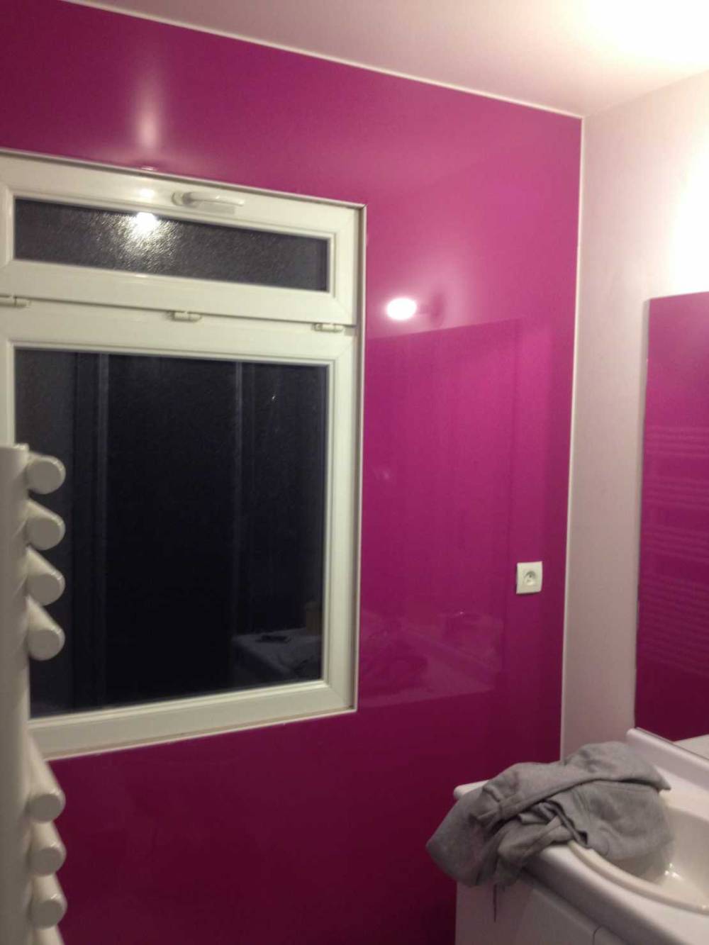 Pose de toile tendu rose